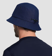 Carica l'immagine nel visualizzatore di Gallery, Model Back: Uv Line Bob Hat Toronto Colors Masc Navy Blue Upf50+
