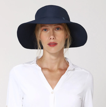 Carica l'immagine nel visualizzatore di Gallery, Model Front: Uv Line Chapeau Souple/Capeline Hat Lyon Nac L Fem Navy Blue Upf50+
