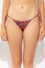 Carica l'immagine nel visualizzatore di Gallery, Gallery: Rio De Sol Bas Bottom Coral-Feline Cheeky-Tie
