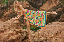 Carica l'immagine nel visualizzatore di Gallery, Image 08: Rio De Sol Ensemble Set Garden-City Bandeau-Reto Hotpant-Cos
