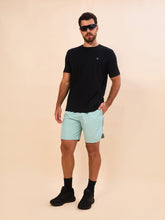 Carica l'immagine nel visualizzatore di Gallery, Model Front: Uv Line Bermuda / Short Pour Homme Shorts Acqua Boxer Indigo Upf50+
