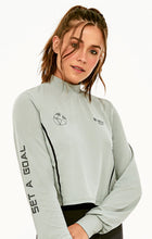 Carica l'immagine nel visualizzatore di Gallery, Model Front: Alto Giro Fitness Haut Blusa Manga Longa Quadriculado Fit
