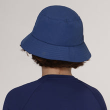 Carica l'immagine nel visualizzatore di Gallery, Model Back: Uv Line Bob Hat Basic Kids Inf Navy Blue Upf50+
