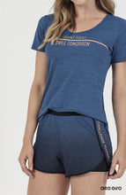 Carica l'immagine nel visualizzatore di Gallery, Model Front: Alto Giro Fitness Haut Top Fit Rajado
