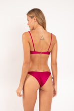 Carica l'immagine nel visualizzatore di Gallery, Model Back: Rio De Sol Bas Bottom Shimmer-Desejo Cheeky-Tie-Gold
