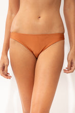 Carica l'immagine nel visualizzatore di Gallery, Gallery: Rio De Sol Bas Bottom Shimmer-Nocciola Essential-Comfy
