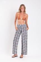 Carica l'immagine nel visualizzatore di Gallery, Model Front: Rio De Sol Pantalon De Plage Ikat Wide Pants
