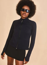 Carica l'immagine nel visualizzatore di Gallery, Image 03: Uv Line T-Shirt Jacket Fem New Fit Black Upf50+
