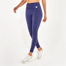 Carica l'immagine nel visualizzatore di Gallery, Model Front: Alto Giro Fitness Bas Legging Circuit Blackout Cinza Graystone
