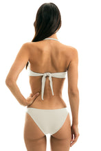 Carica l'immagine nel visualizzatore di Gallery, Model Back: Rio De Sol Bas Bottom Perola Band Comfort
