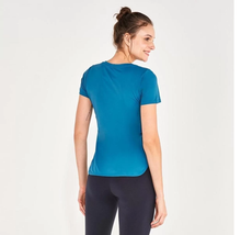 Carica l'immagine nel visualizzatore di Gallery, Model Back: Alto Giro Fitness Haut T-Shirt Skin Fit Frases Inspiracionais Verde Strong
