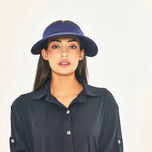 Carica l'immagine nel visualizzatore di Gallery, Model Front: Uv Line Visière Grecia Navy Fit Upf50+

