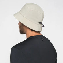 Carica l'immagine nel visualizzatore di Gallery, Model Back: Uv Line Bob Hat Toronto Colors Masc Sand Upf50+

