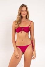 Carica l'immagine nel visualizzatore di Gallery, Model Front: Rio De Sol Ensemble Set Shimmer-Desejo Balconet-Tie Cheeky-Tie-Gold
