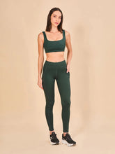 Carica l'immagine nel visualizzatore di Gallery, Model Front: Uv Line Fitness Bas Legging Fit Aspen Green Cactus Upf50+
