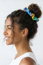 Carica l'immagine nel visualizzatore di Gallery, Model Front: Rio De Sol Chouchou Fusion Scrunchie
