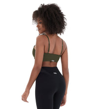 Carica l'immagine nel visualizzatore di Gallery, Model Back: Alto Giro Fitness Haut Top Sem Costura Essential Verde Kalamata
