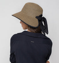 Carica l'immagine nel visualizzatore di Gallery, Model Back: Uv Line Chapeau Souple/Capeline Hat Santorini Imp Fem Mescla Upf50+
