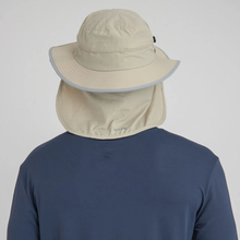 Carica l'immagine nel visualizzatore di Gallery, Model Back: Uv Line Chapeau Legionnaire Chapeu Kansas Nac Areia/Cinza
