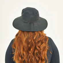 Carica l'immagine nel visualizzatore di Gallery, Model Back: Uv Line Chapeau Souple/Capeline Hat Lyon Nac L Fem Black Upf50+
