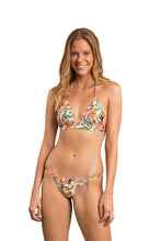 Carica l'immagine nel visualizzatore di Gallery, Model Front: Rio De Sol Haut Top Boho Tri-Cos
