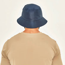 Carica l'immagine nel visualizzatore di Gallery, Model Back: Uv Line Bob Bucket Colors Marinho Upf50+
