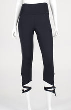 Carica l'immagine nel visualizzatore di Gallery, Model Front: Alto Giro Fitness Bas Legging Up Co2 Barriga Zero Laco Preto
