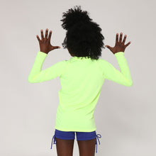 Carica l'immagine nel visualizzatore di Gallery, Model Back: Uv Line T-Shirt Camiseta Uvlight Amarelo Fluor Spf50+
