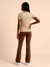 Carica l'immagine nel visualizzatore di Gallery, Model Back: Uv Line T-Shirt Longsleeve Fem New Fit Sand Upf50+
