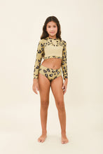 Carica l'immagine nel visualizzatore di Gallery, Model Front: Uv Line Une Pièce Fille Girl Bikini Hot Pant Jaguar Upf50+
