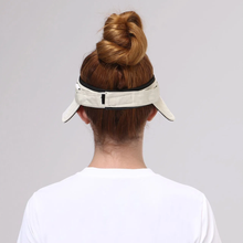Carica l'immagine nel visualizzatore di Gallery, Model Back: Uv Line Visière Visor Bali Fem Sand Black Upf50+
