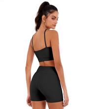 Carica l'immagine nel visualizzatore di Gallery, Model Back: Alto Giro Fitness Haut Top Blakout Soft Preto
