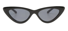 Carica l'immagine nel visualizzatore di Gallery, Model Front: Iyu Lunettes De Soleil Sigrid Noir
