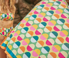 Carica l'immagine nel visualizzatore di Gallery, Image 09: Rio De Sol Ensemble Set Garden-City Bandeau-Reto Hotpant-Cos
