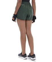 Carica l'immagine nel visualizzatore di Gallery, Model Back: Alto Giro Fitness Bas Shorts Tecnospan Verde Militar
