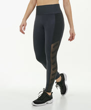 Carica l'immagine nel visualizzatore di Gallery, Model Front: Alto Giro Fitness Bas Legging Hyper Bordado Lateral Preto
