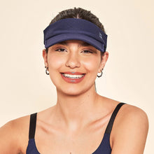 Carica l'immagine nel visualizzatore di Gallery, Model Front: Uv Line Visière Elastic Visor Navy Blue Upf50+
