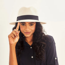 Carica l'immagine nel visualizzatore di Gallery, Model Front: Uv Line Chapeau Panama Hat Shanghai Imp Uni White Black Upf50+
