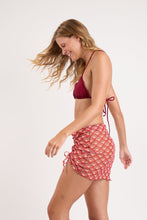 Carica l'immagine nel visualizzatore di Gallery, Image 03: Rio De Sol Jupe De Page Floral-Scales Mini Skirt Ruched
