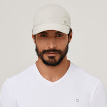 Carica l'immagine nel visualizzatore di Gallery, Model Front: Uv Line Casquette Cap Uv Pro Masc Sand Upf50+
