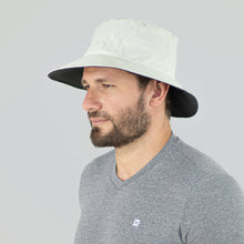 Carica l'immagine nel visualizzatore di Gallery, Model Front: Uv Line Bob Hat Australia Nac Masc Sand/Grey Upf50+
