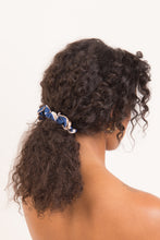 Carica l'immagine nel visualizzatore di Gallery, Model Front: Rio De Sol Chouchou Pottery Scrunchie

