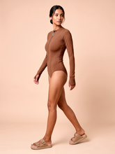 Carica l'immagine nel visualizzatore di Gallery, Image 03: Uv Line Une Pièce Long Sleeve Swimsuit Macae Brown Upf50+
