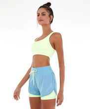 Carica l'immagine nel visualizzatore di Gallery, Model Front: Alto Giro Fitness Haut Top Blackout Sustentacao E Silk Amarelinho Lime
