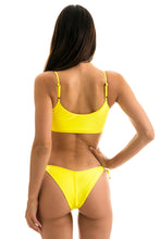 Carica l'immagine nel visualizzatore di Gallery, Model Back: Rio De Sol Bas Bottom Strega Bra
