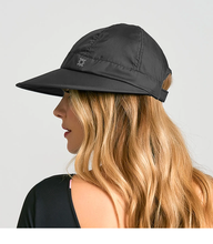 Carica l'immagine nel visualizzatore di Gallery, Model Back: Uv Line Casquette Visor Nice Fem Black Upf50+
