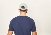 Carica l'immagine nel visualizzatore di Gallery, Model Back: Uv Line Casquette Cap Uv Pro Masc Grey Upf50+
