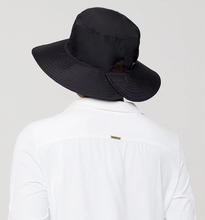 Carica l'immagine nel visualizzatore di Gallery, Model Back: Uv Line Bob Hat California Nac Fem Black Upf50+
