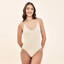 Carica l'immagine nel visualizzatore di Gallery, Model Front: Uv Line Une Pièce Duna Body Textura Upf50+
