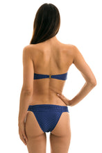 Carica l'immagine nel visualizzatore di Gallery, Model Back: Rio De Sol Bas Bottom Kiwanda Denim Band Comfort
